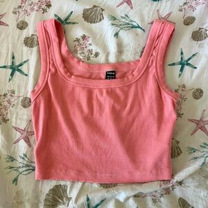 pink tank top